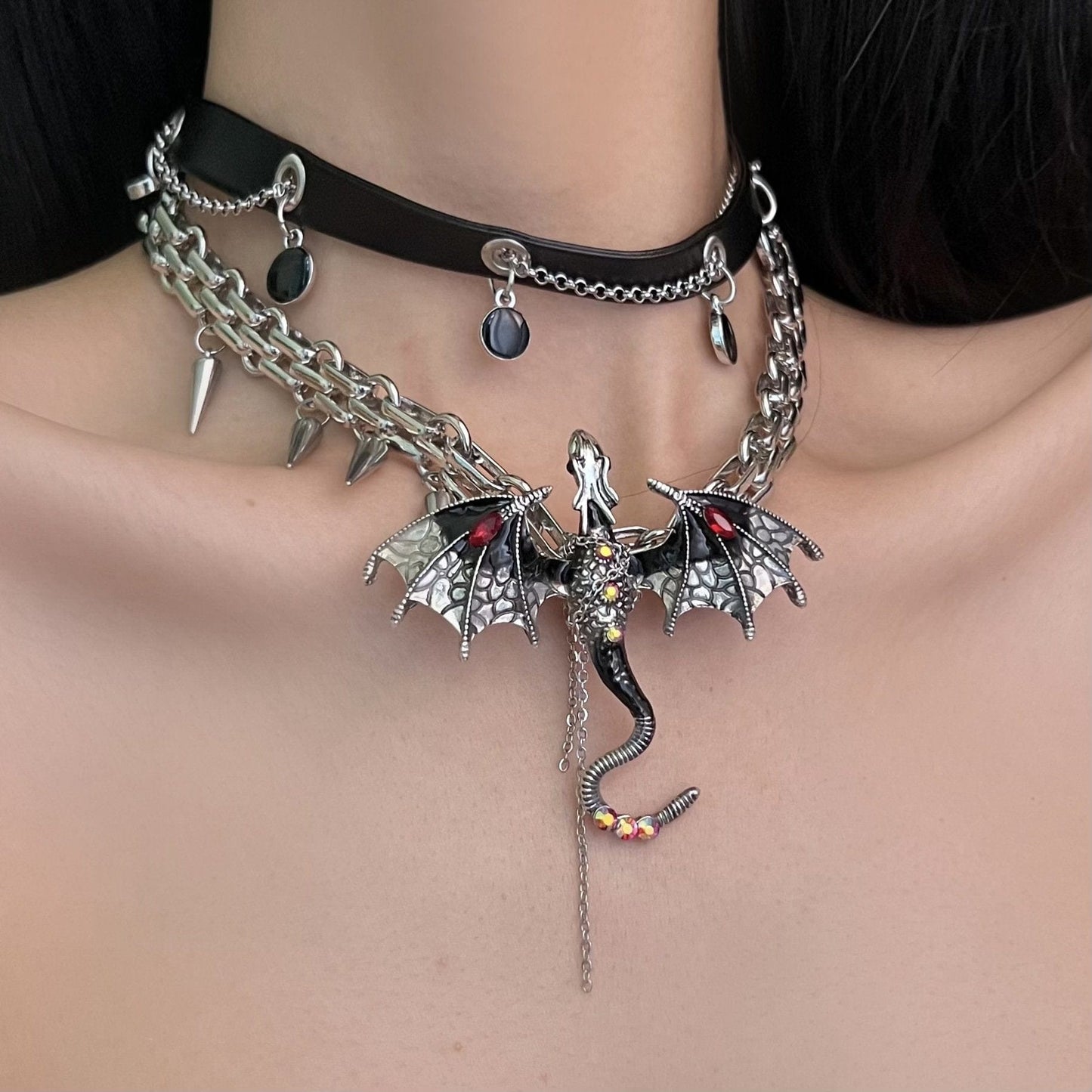 Cilifer®Imprisoned flying dragon necklace