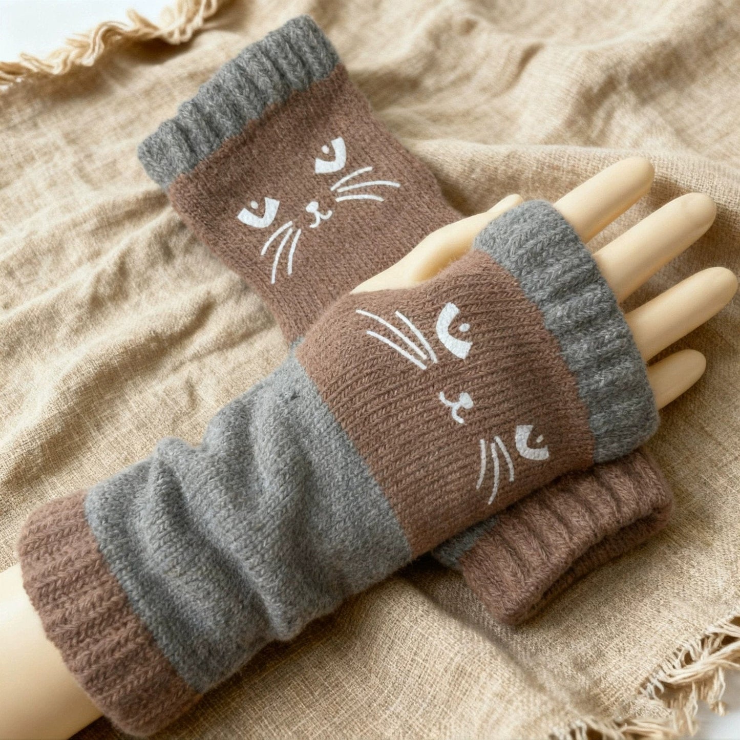 Cilifer®Women's Knitted Fingerless Gloves with Cute Cat Pattern